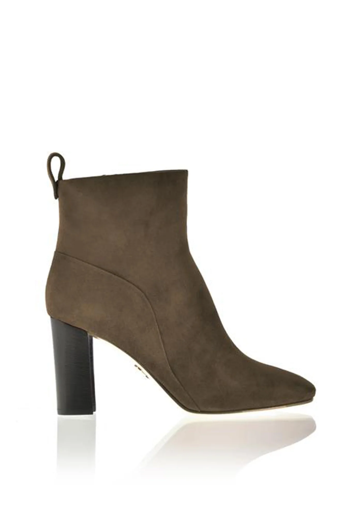 CHELSEA PARIS Tess