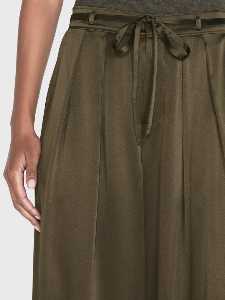 Frame - Long Silk Trouser in Rich Military Green - Image 5