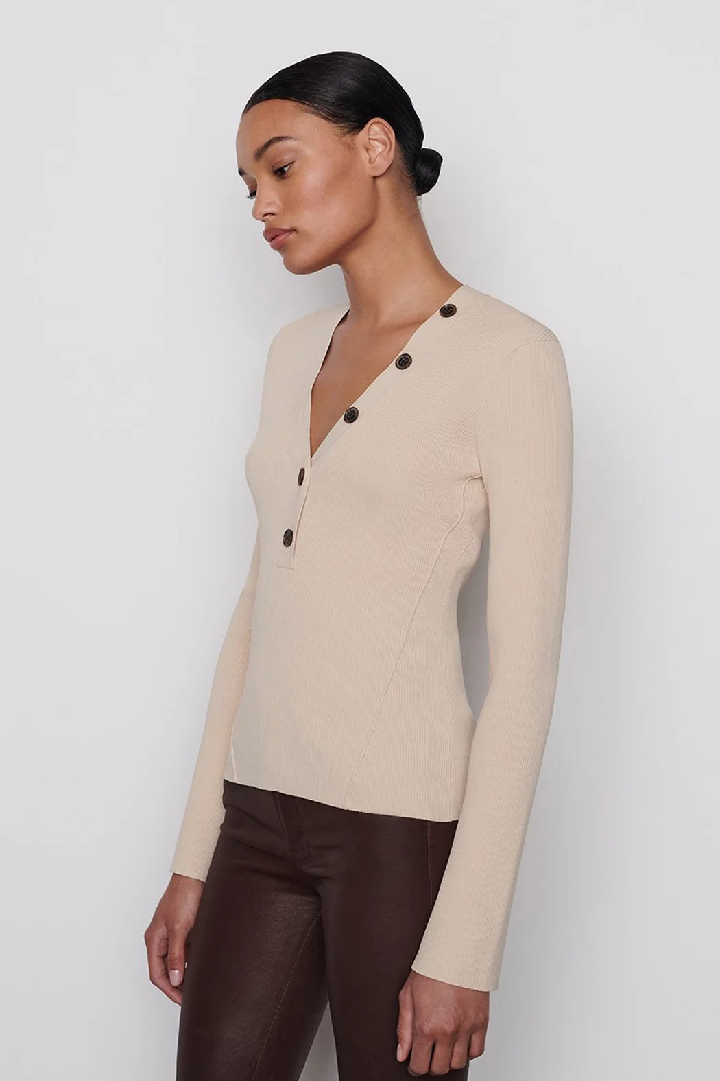 FRAME - Long Sleeve Rib V Top Vanilla - Image 3