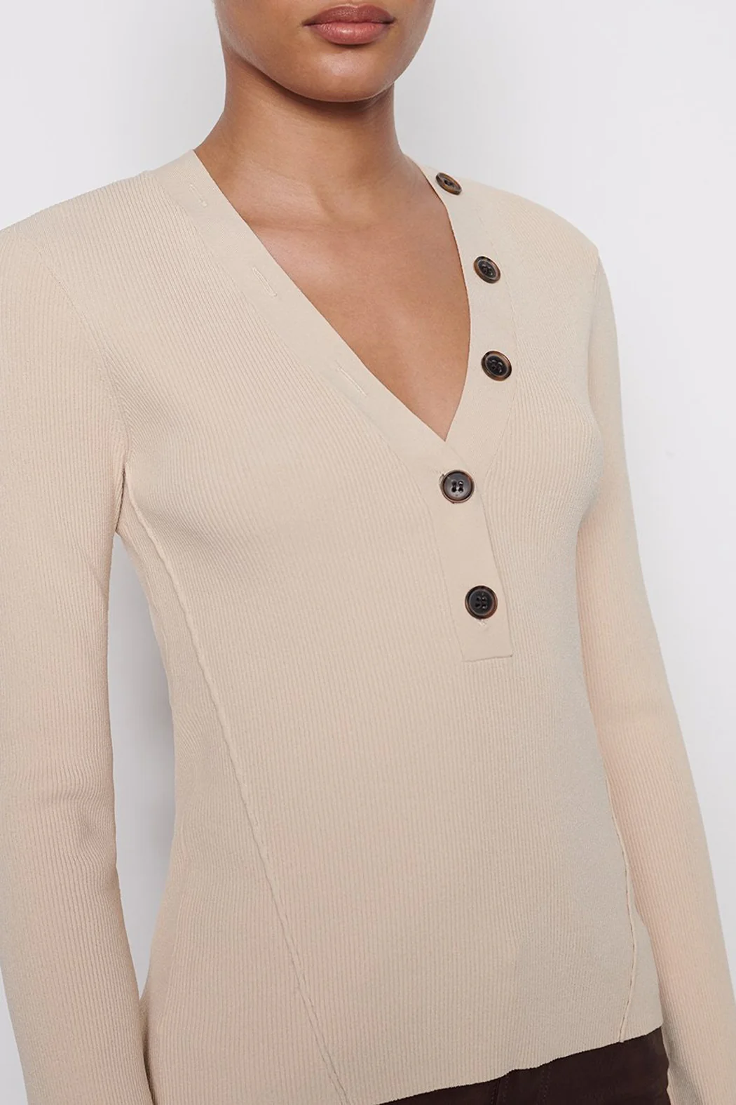 FRAME - Long Sleeve Rib V Top Vanilla - Image 4
